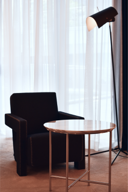 16. MET Boutique Hotel, hotelska soba, detalji, inox stolić, izvor: D2D INTERIJERI