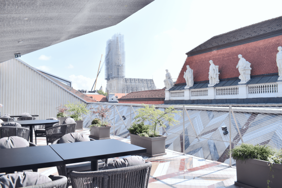 MET Boutique Hotel 5*, vanjska terasa, 5. kat, pogled na zagrebačku katedralu, izvor: D2D INTERIJERI