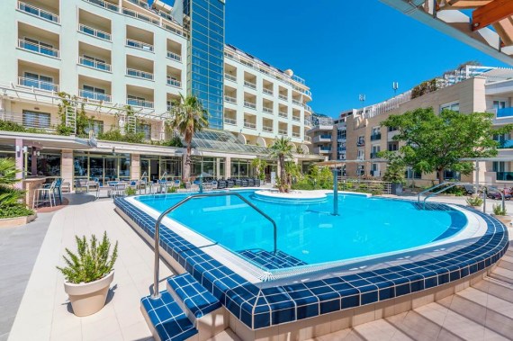 Hotel Park Makarska, bazen i vanjski bar